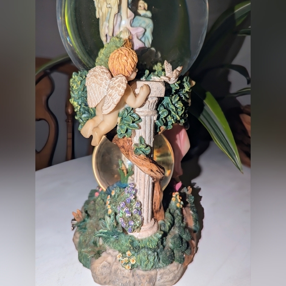 Secret Treasures Enchanting Angels Double globe - Picture 5 of 9